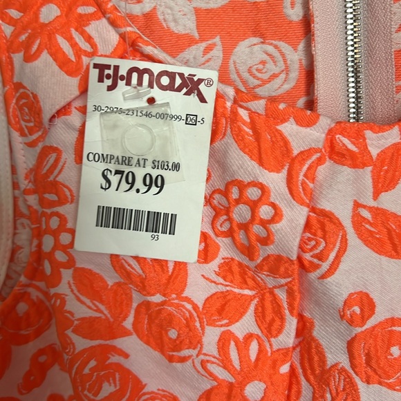 Super cute Vineyard Vines orange floral jacquard dress. - Picture 7 of 7